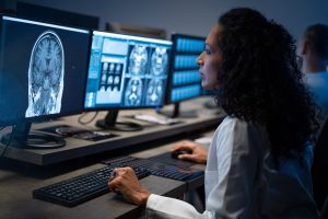 Female Radiologist Analysing The Mri Of The Head, interventional radiologist, radiology clinics, the radiology clinic, neurointerventional radiologist, booth radiology