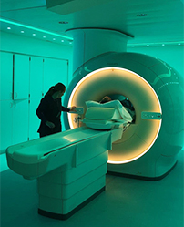 MRI demonstration, new mri, philips 3.0 tesla mri, immersive audio and visual feature, compressed sense technology, full-body mri scan, dr david hilden, radiology
