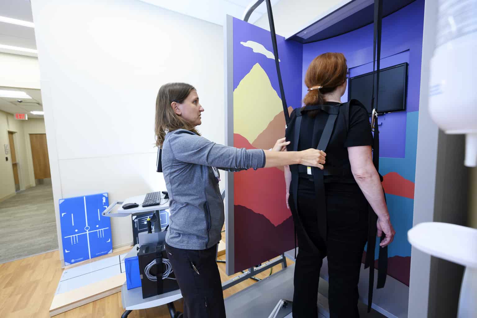 pt neurological rehabilitation tech with patient, neurological physical therapist, neuro physical therapy