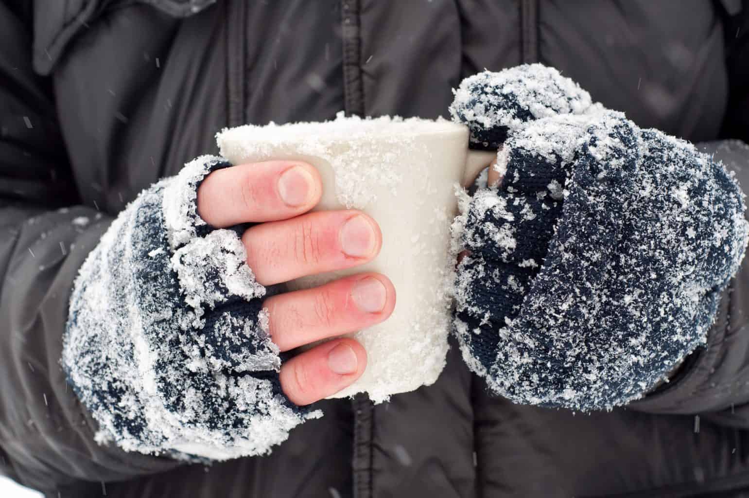 cold mug hands frostbite