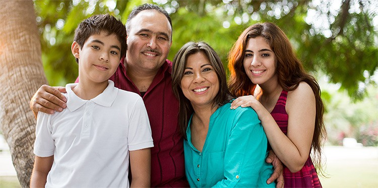 featured-latino-family